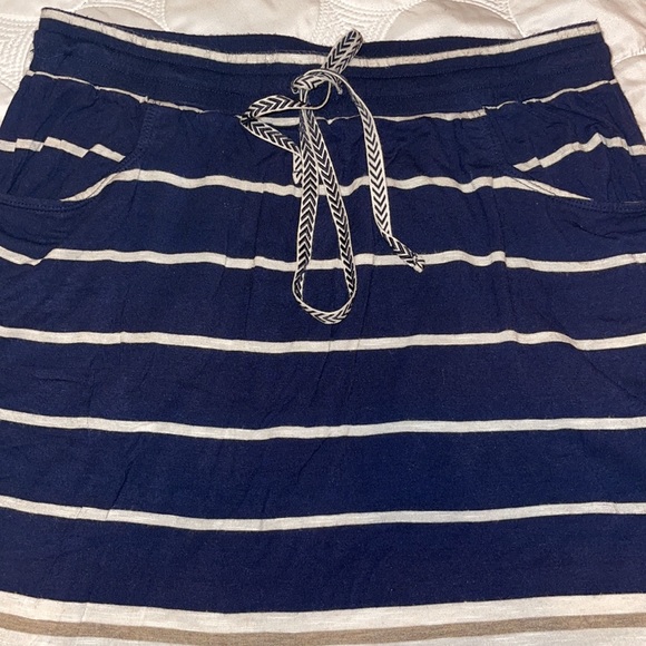 Max Studio Striped Knee Length Skirt W/ Pockets - Picture 2 of 8